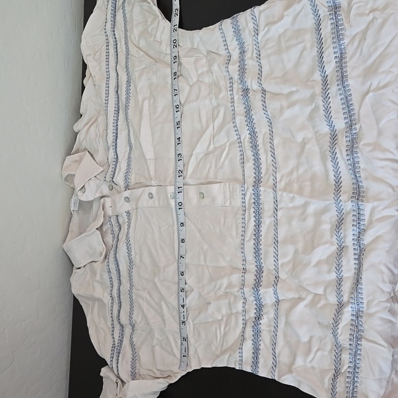 Esley Cream Blue Stitched Dolman Sleeve Half Button Front Pullover Blouse Sz M - Picture 10 of 11